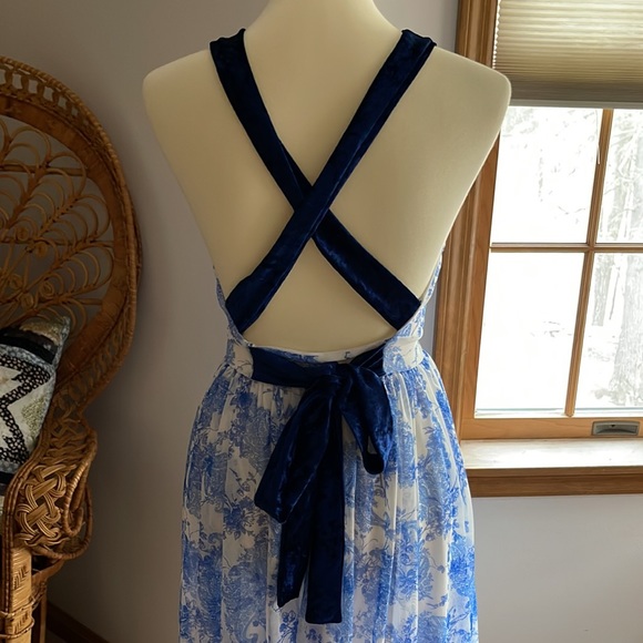 Boohoo Blue & White Patterned Halter Dress - Picture 5 of 7